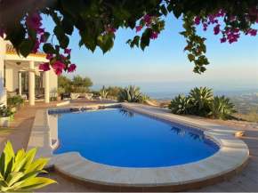 Villa in Arenas with Private Pool and Breathtaking Views, Arenas